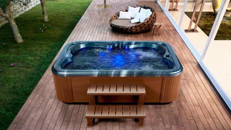 Jacuzzi exterior o piscina hidromasaje - Reformas Integrales Barcelona